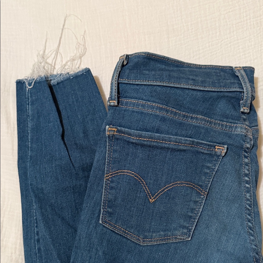Levi's Women's Cropped Blue Jeans